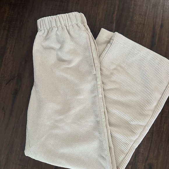 BDG Blaine Corduroy Puddle Trousers Medium Creme Pull On Urban Outfitters UO - Picture 3 of 4